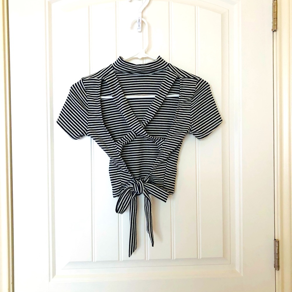 Striped backless Bow crop top turtle neck size S